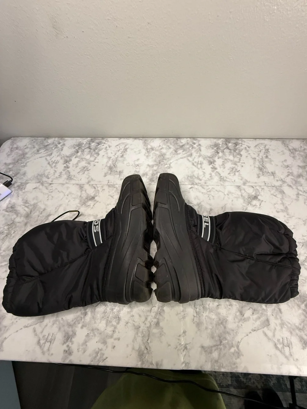 Sorel Unisex Insulated Waterproof Belted Mid Calf Snow Boots Black Size 7